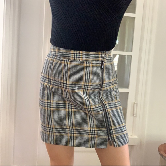 Abercrombie & Fitch Grey Plaid Schoolgirl Mini Skirt Size Zip - Picture 2 of 4